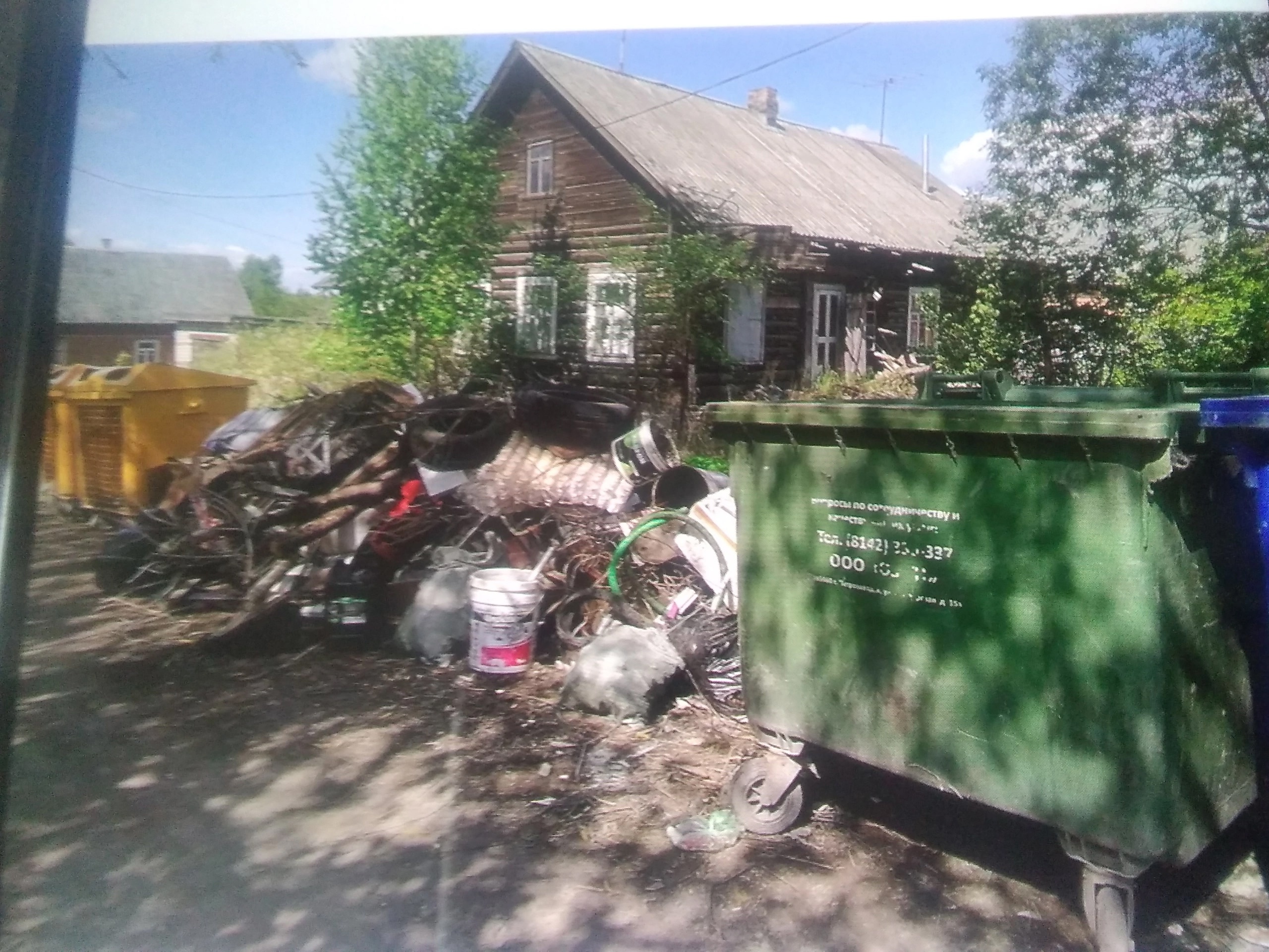 На юге Карелии рядом с колонкой питьевой воды образовалась свалка