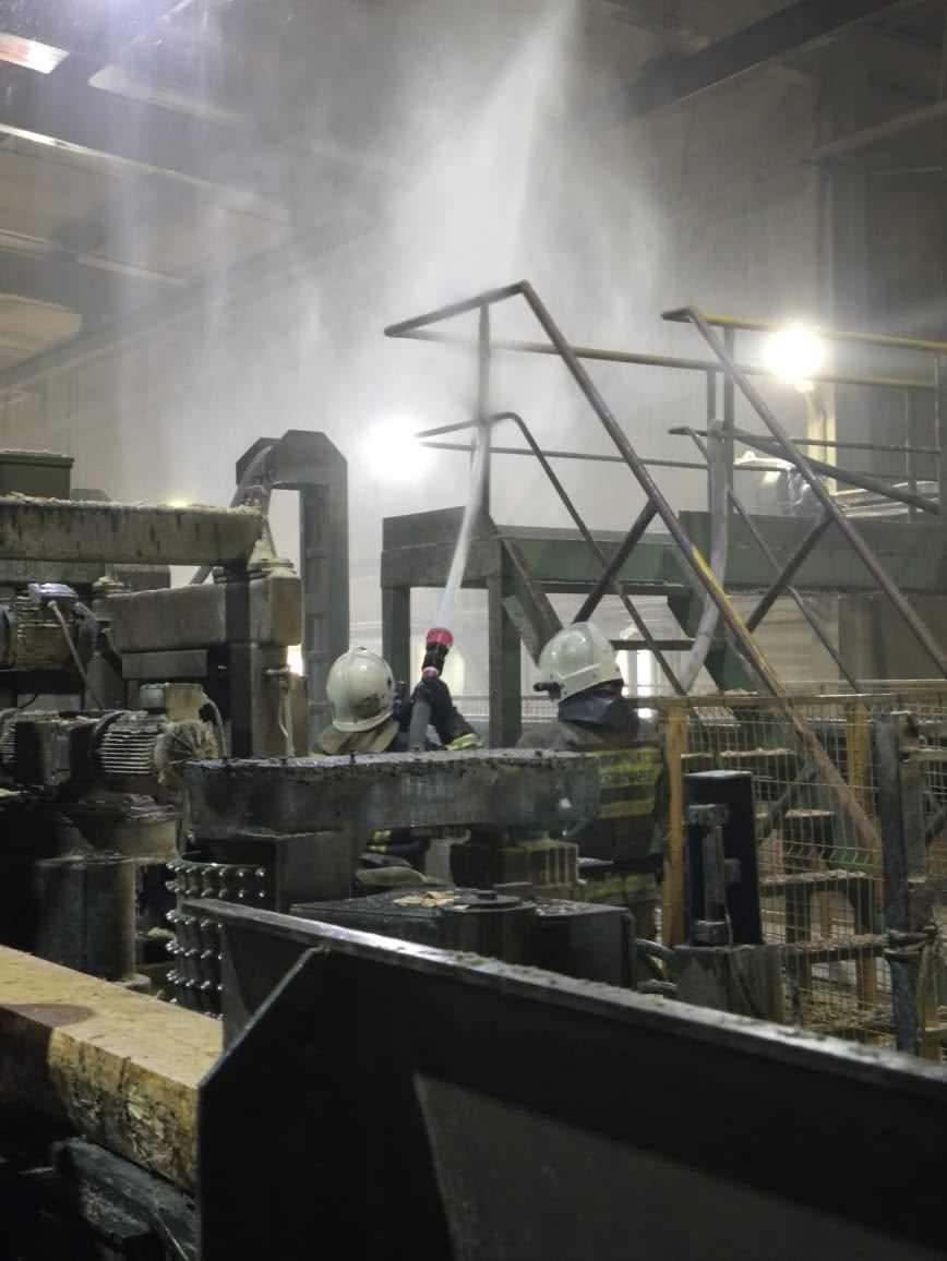 Опилки вспыхнули в одном из цехов Соломенского лесозавода