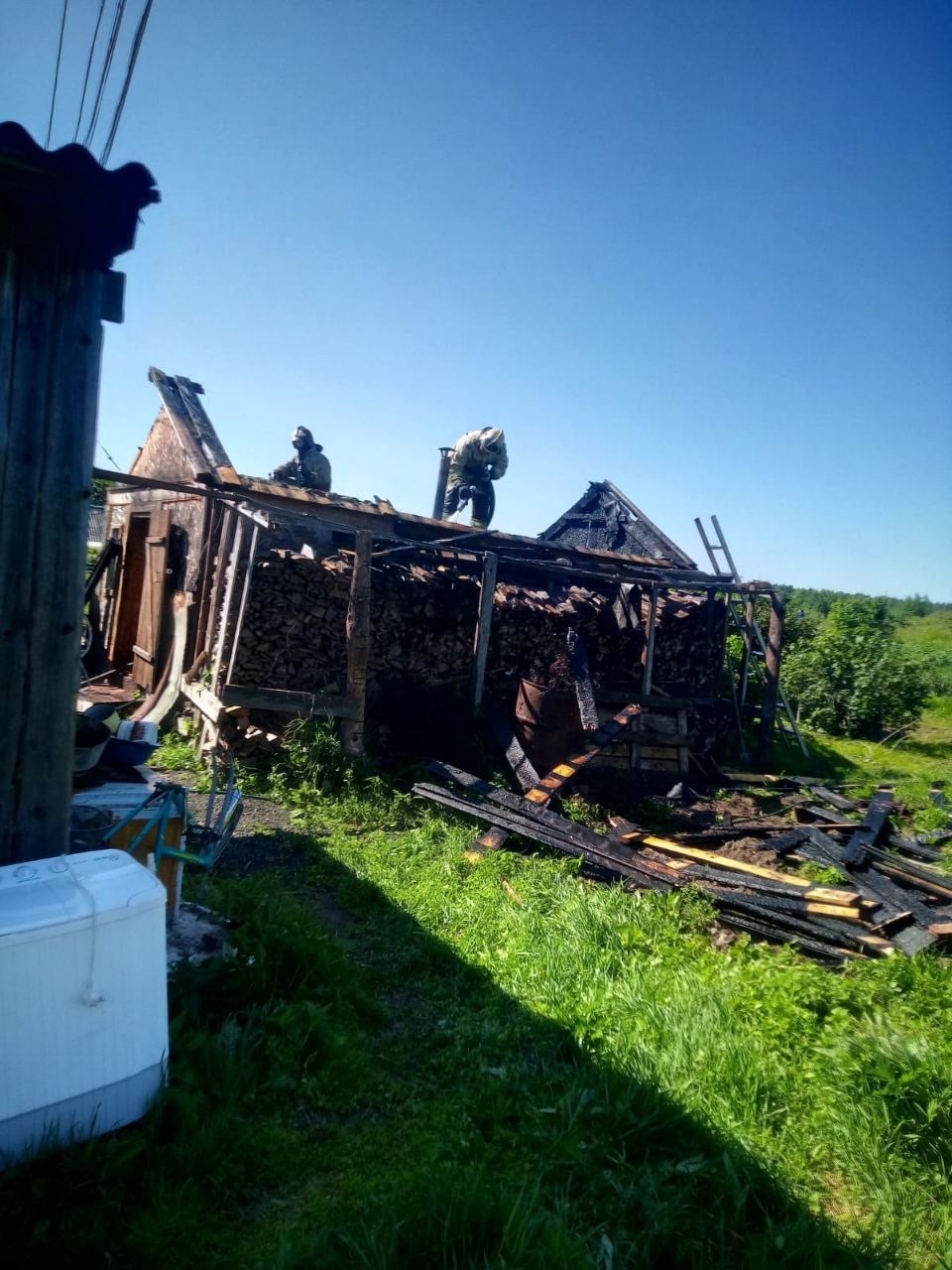 Жители поселка потушили загоревшуюся баню в Прионежье