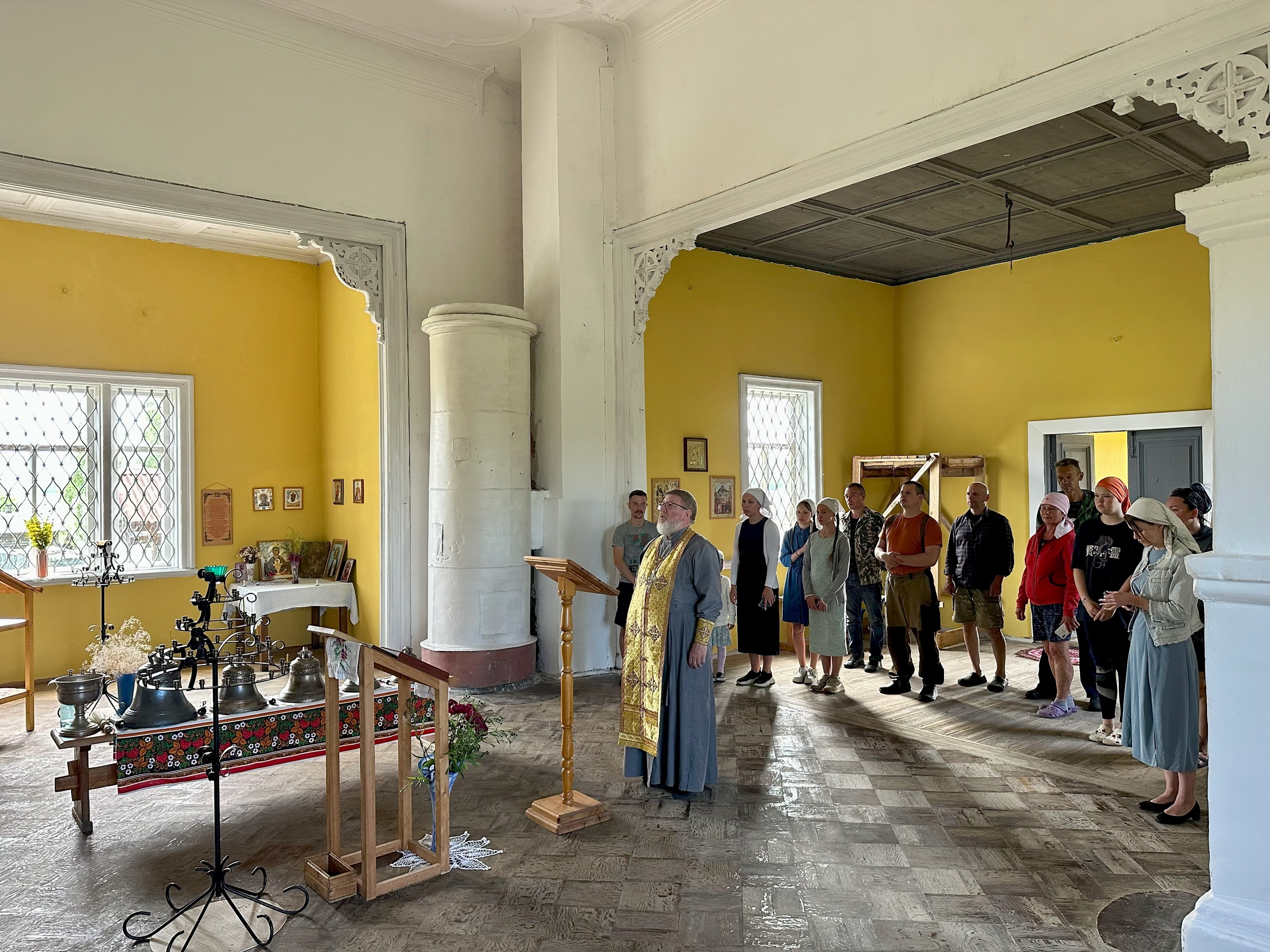 Новые колокола освятили в деревне рядом с Кижи