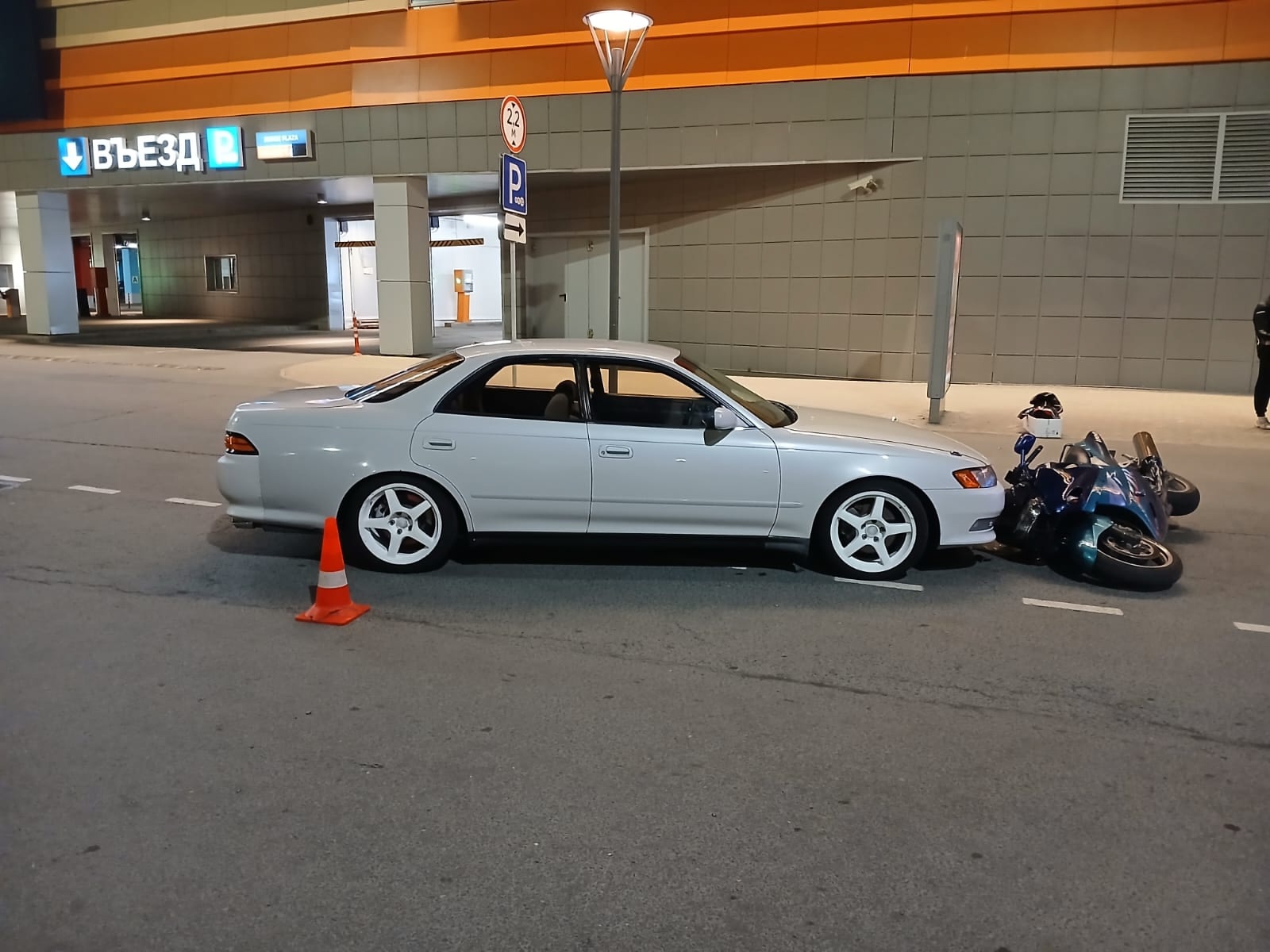 Мотоциклиста сбили на Лесном проспекте в Петрозаводске