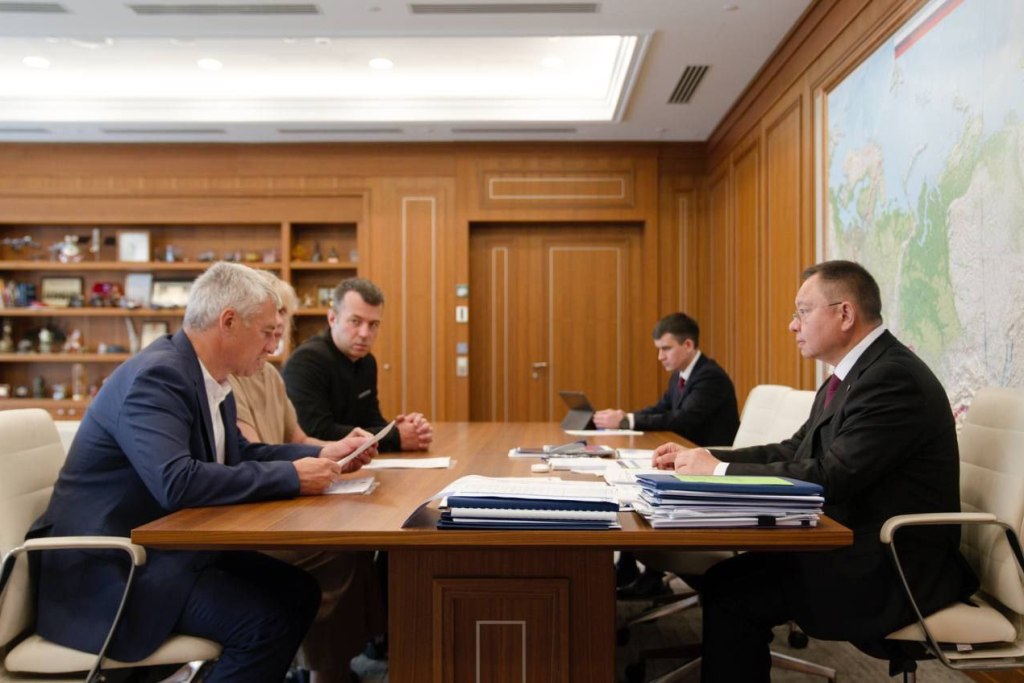 Готовность Карелии к масштабной программе расселения обсудил Артур Парфенчиков с Министром строительства России