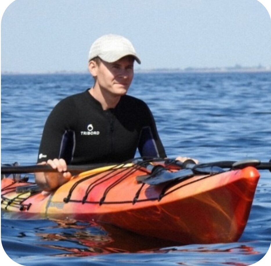 Вдова байдарочника простилась с супругом и поблагодарила всех, кто помогал в эти тяжелые дни