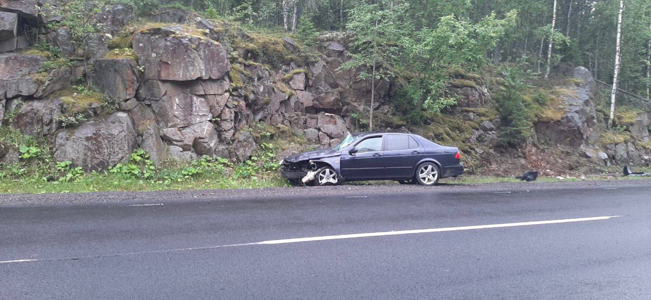 В Костомукше обнаружили автомобиль с повреждениями, но без людей