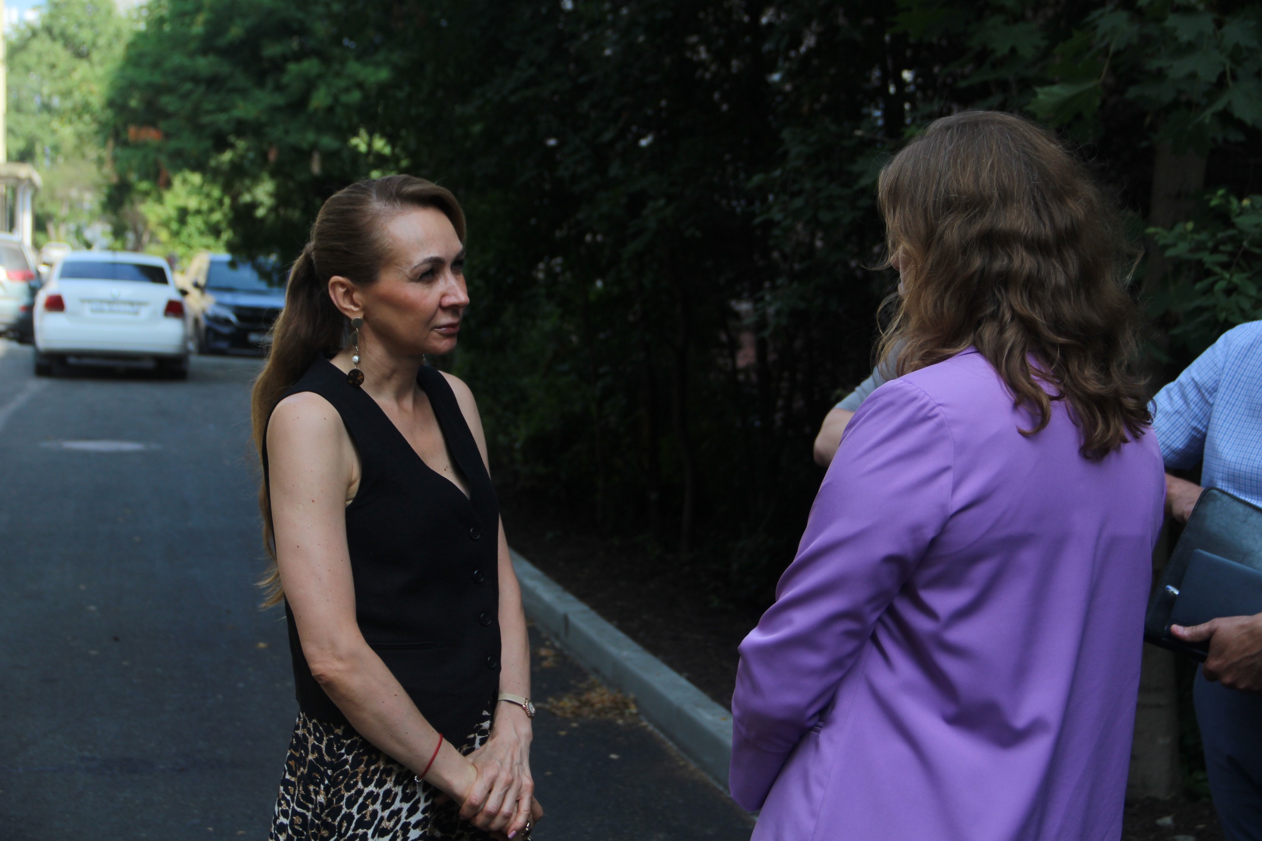 Председатель Петросовета проверила ремонт двора в центре Петрозаводска