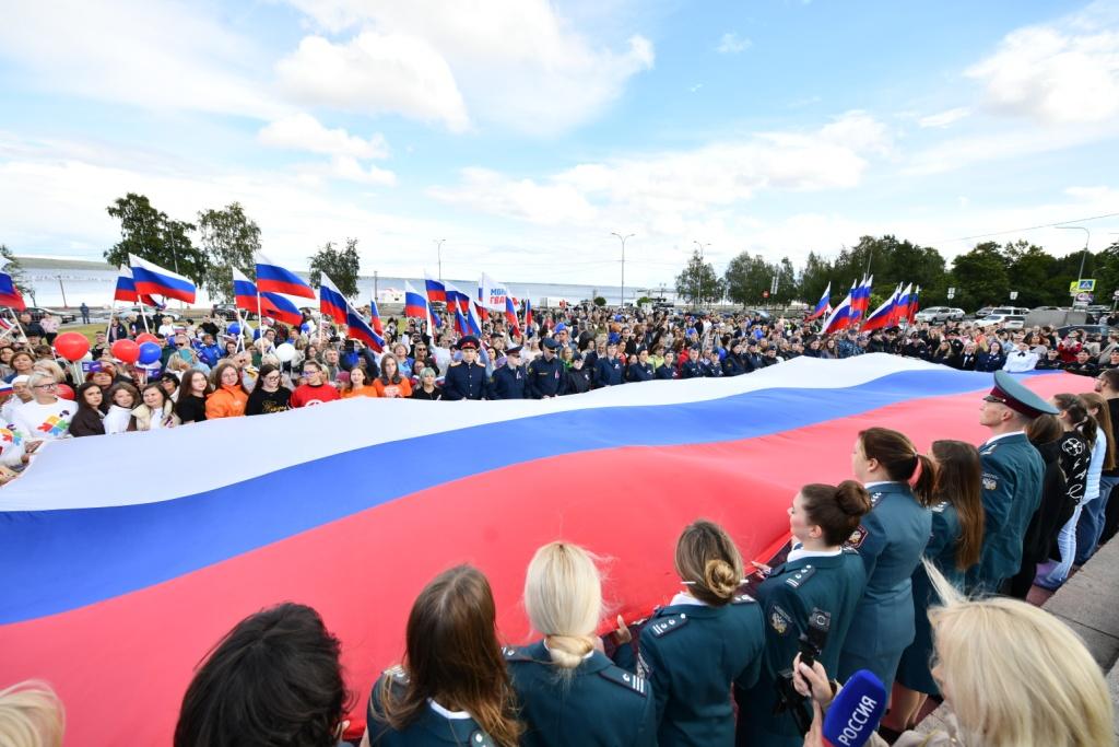 Карелия отметила День государственного флага России