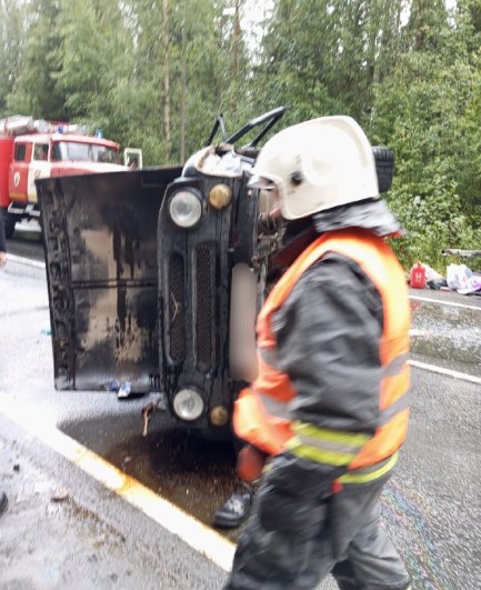 УАЗ Хантер с прицепом съехал в кювет и перевернулся