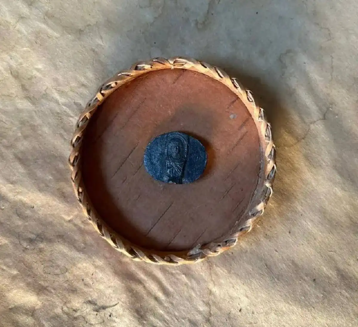 Археологи нашли буллу XI века: печать подтвердила существование княжеской власти в Новгороде