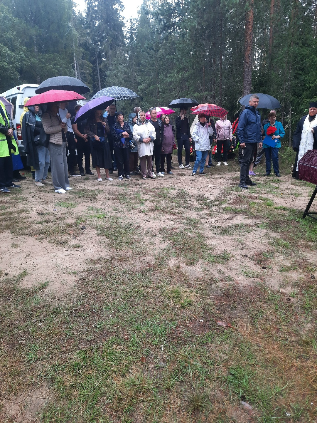 Жители поселка в Карелии простились с земляком, погибшим в зоне СВО