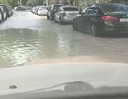 Дорогу к ресторану «Фрегат» затопило канализационными водами