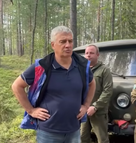 Артур Парфенчиков встретился с десантниками, которые тушат пожары в лесах Карелии