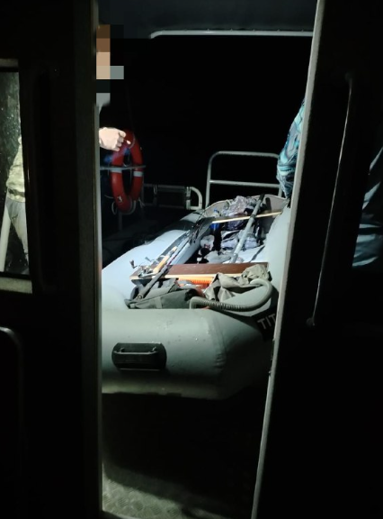 Двоих мужчин спасли на Онежском озере после потери управления надувной лодкой