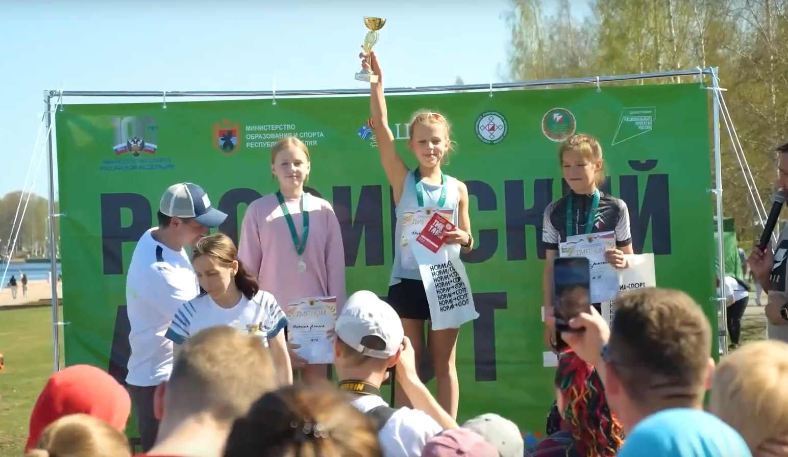 Артур Парфенчиков поздравил карельских спортсменов с Днём физкультурника