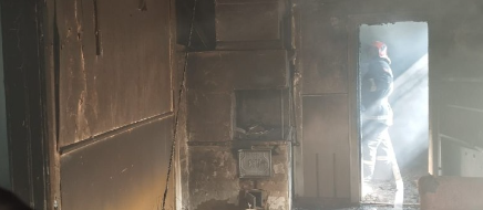 В деревне Кутейжа потушили горящий двухэтажный дом