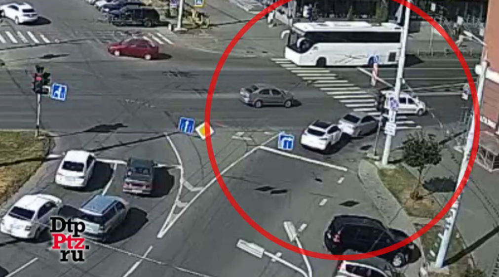 Две легковушки столкнулись в центре Петрозаводска