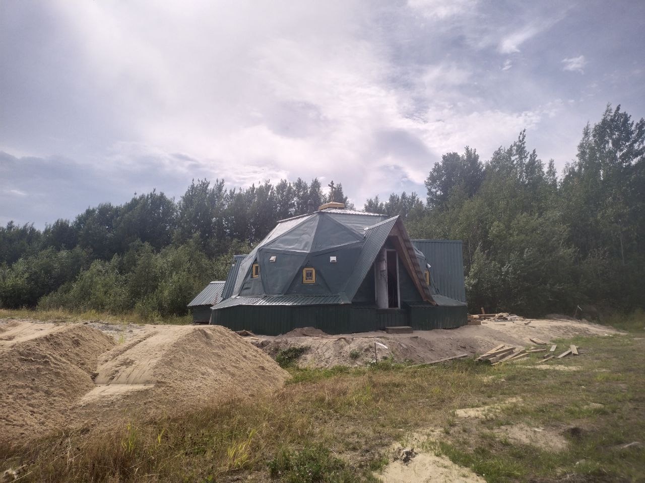 В Петрозаводске установили первый в Карелии «палаточный храм»