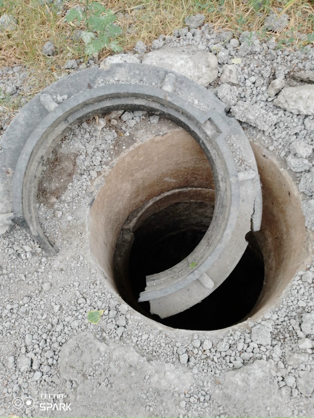 Открытый люк обнаружили рядом с лютеранским храмом в Петрозаводске