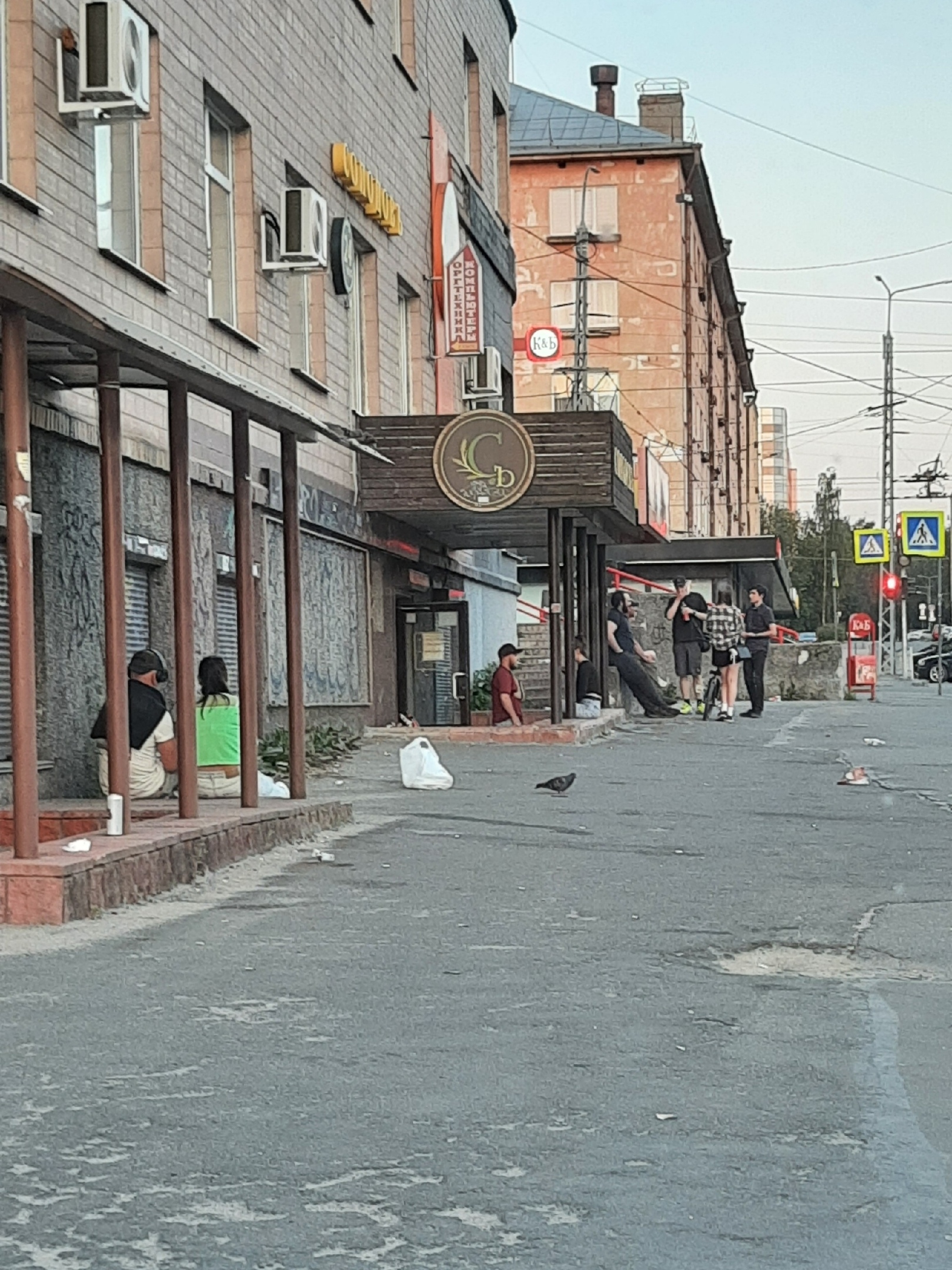 Круглосуточная наливайка в центре Петрозаводска нарушила покой горожан