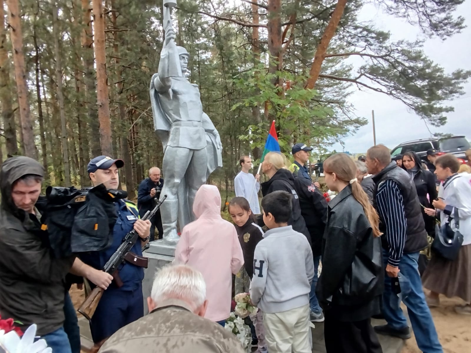 Памятник воинам РККА и бойцам НКВД торжественно открыли в Пряжинском районе