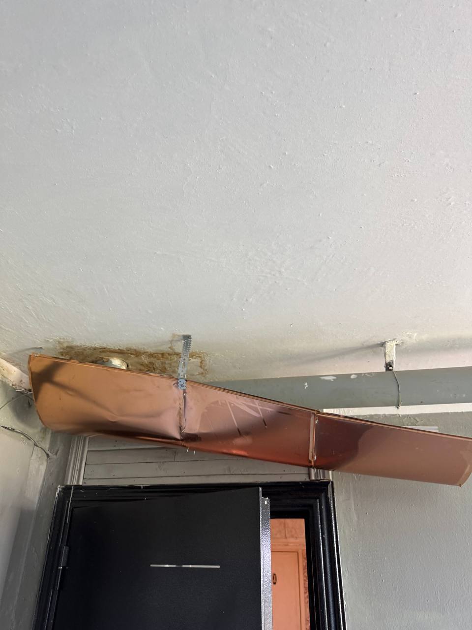 Пять лет под дырявой крышей: жительница Карелии отчаялась достучаться до ЖКХ