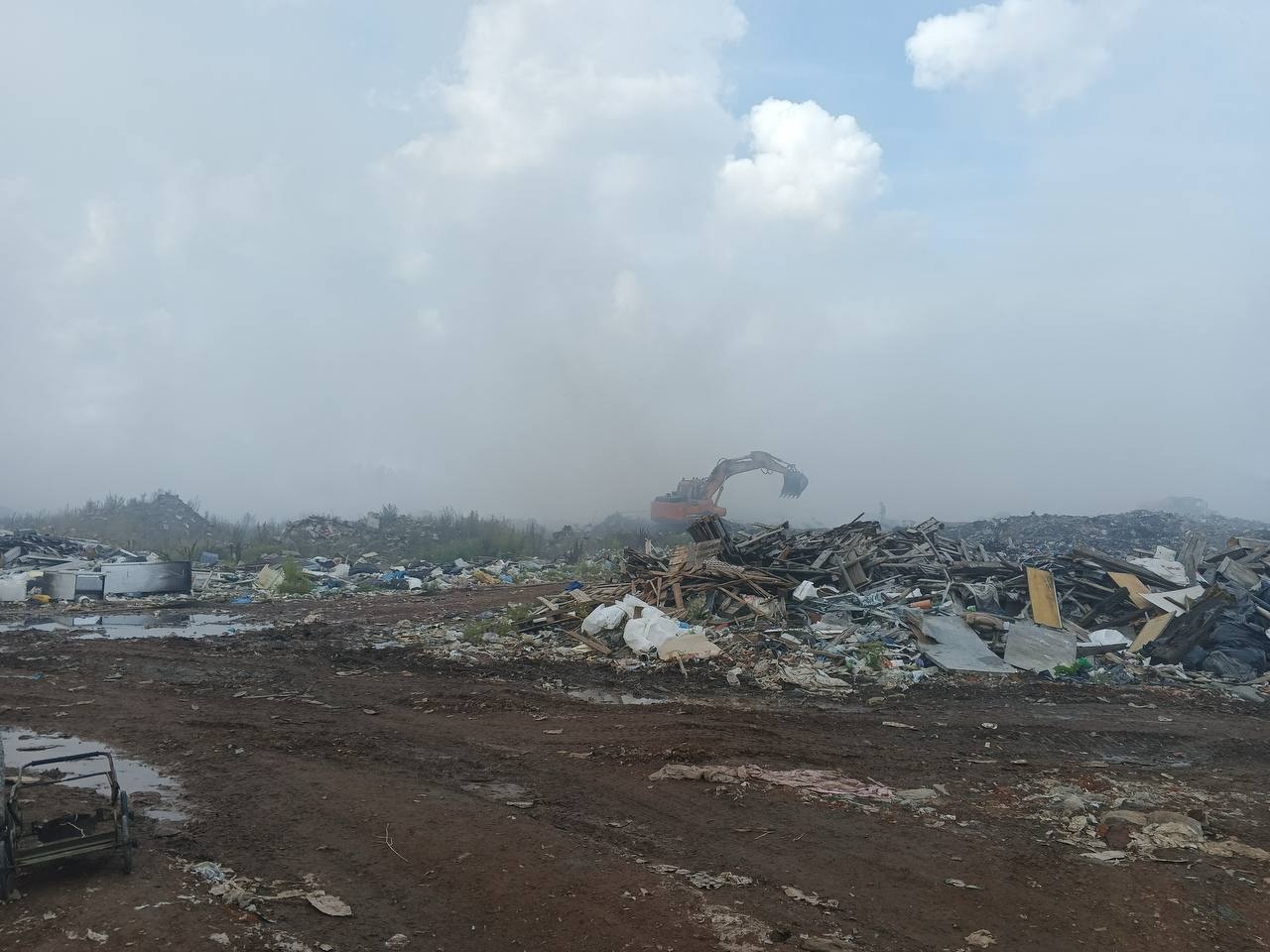 Роспотребнадзор исследовал воздух рядом с горящей свалкой мусора в Кондопожском районе