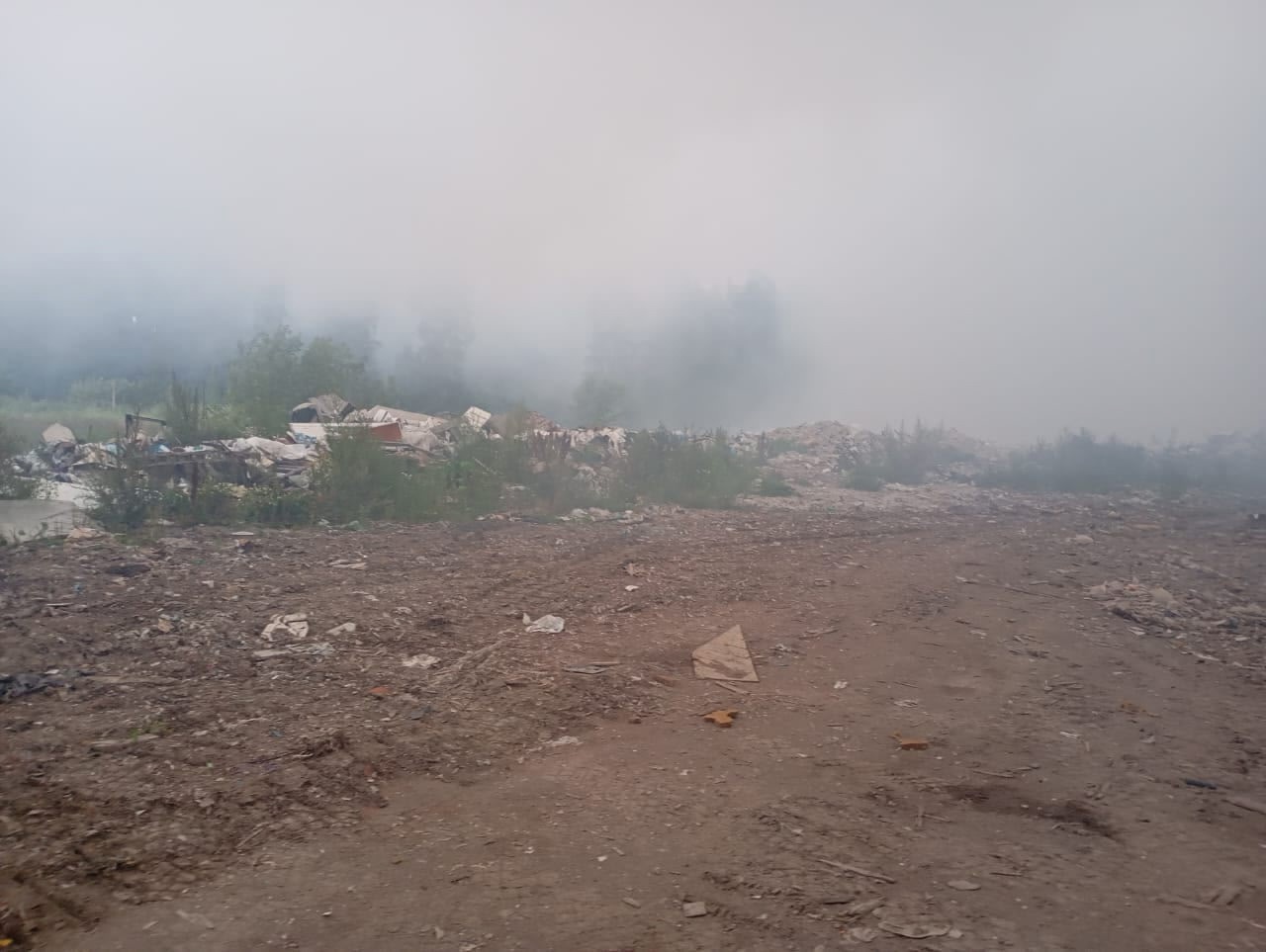 Мусорный полигон полыхал в округе Карелии