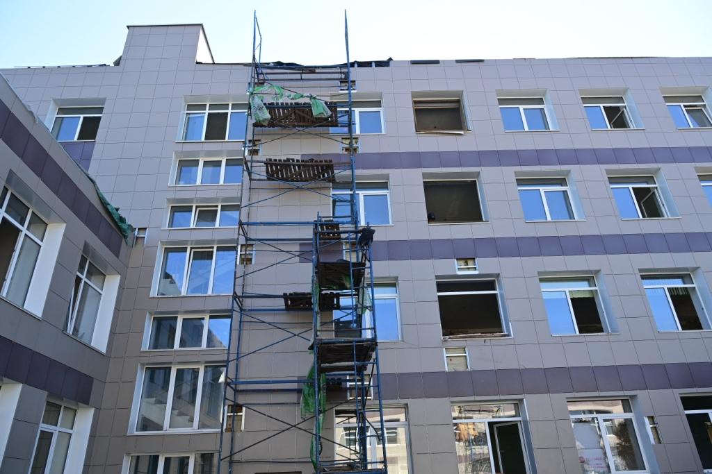 Артур Парфенчиков проверил ход капитального ремонта школы № 29 в Петрозаводске