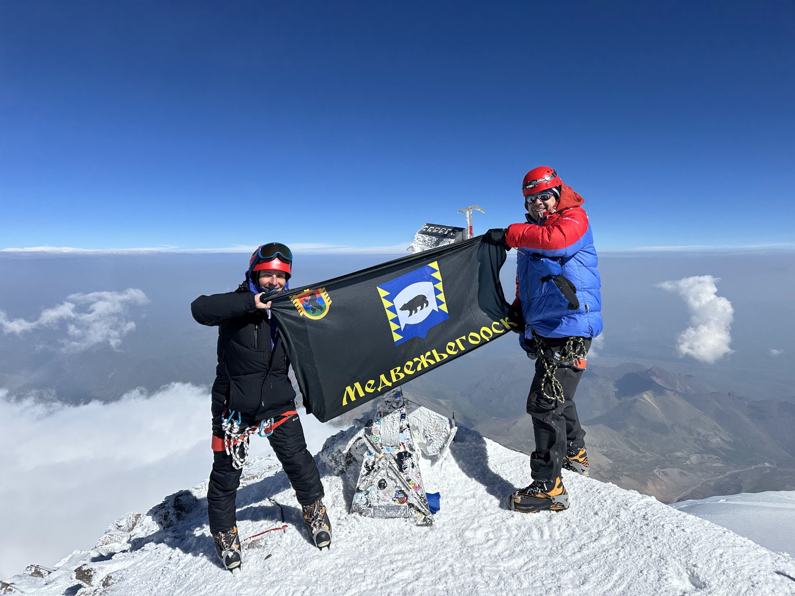 Жители Карелии с вершины Эльбруса передали привет родному городу