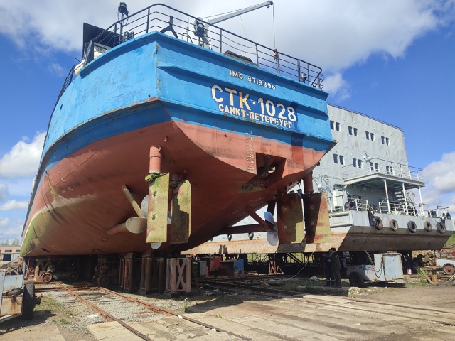 Медвежьегорская РЭБ флота получила свидетельство на право ремонта морских судов