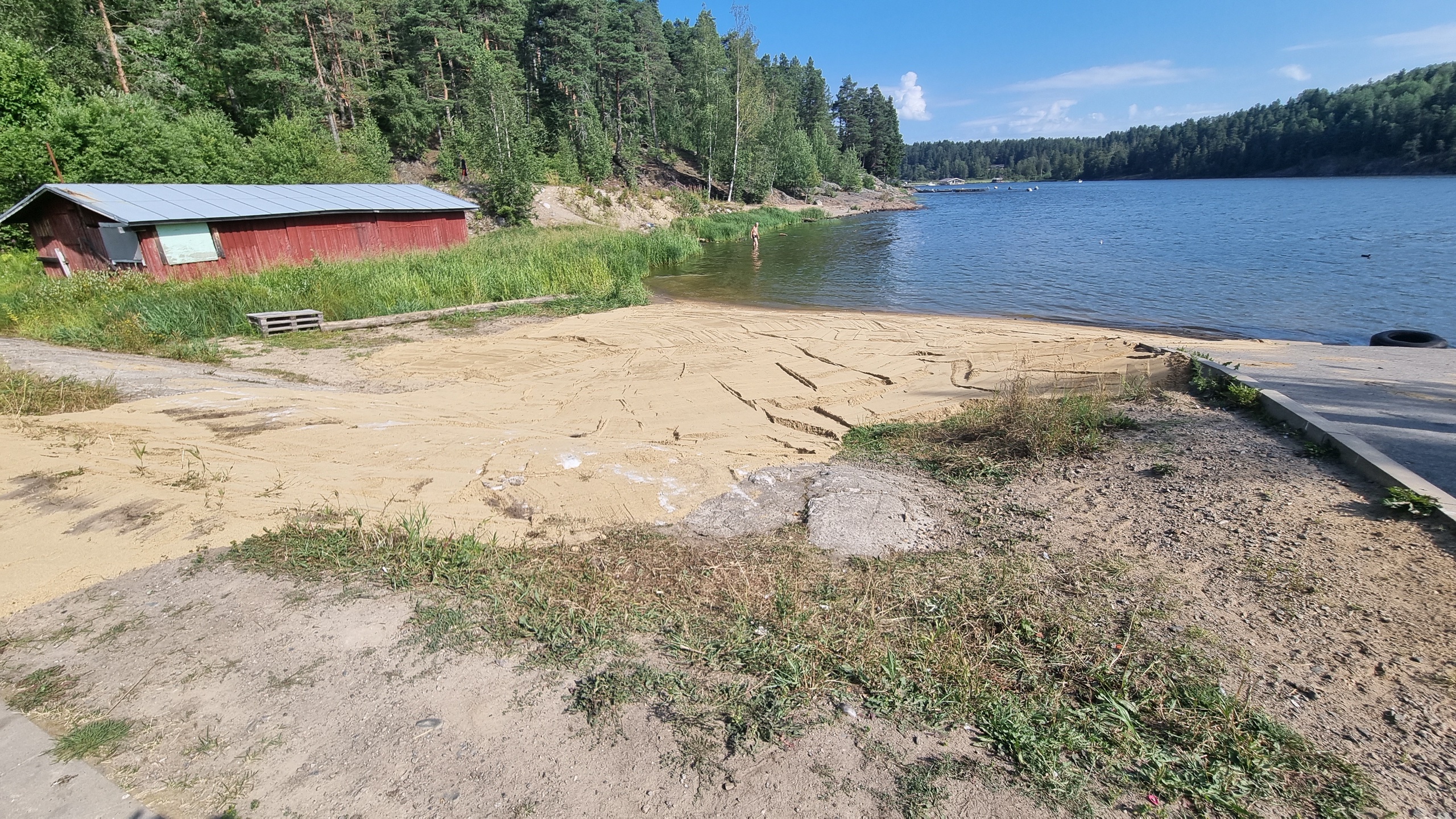 В Карелии жители и предприниматели обустроили место для купания