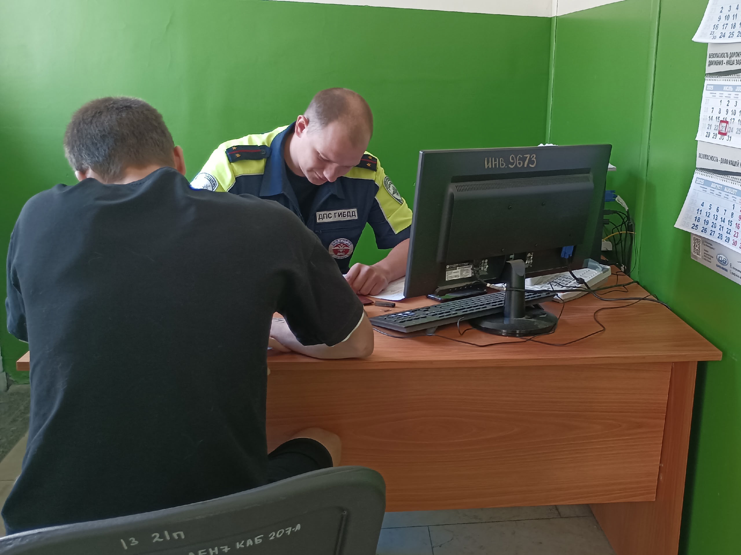 Полиция нашла водителя автомобиля, промчавшегося по «зебре» прямо перед женщиной-пешеходом в Петрозаводске