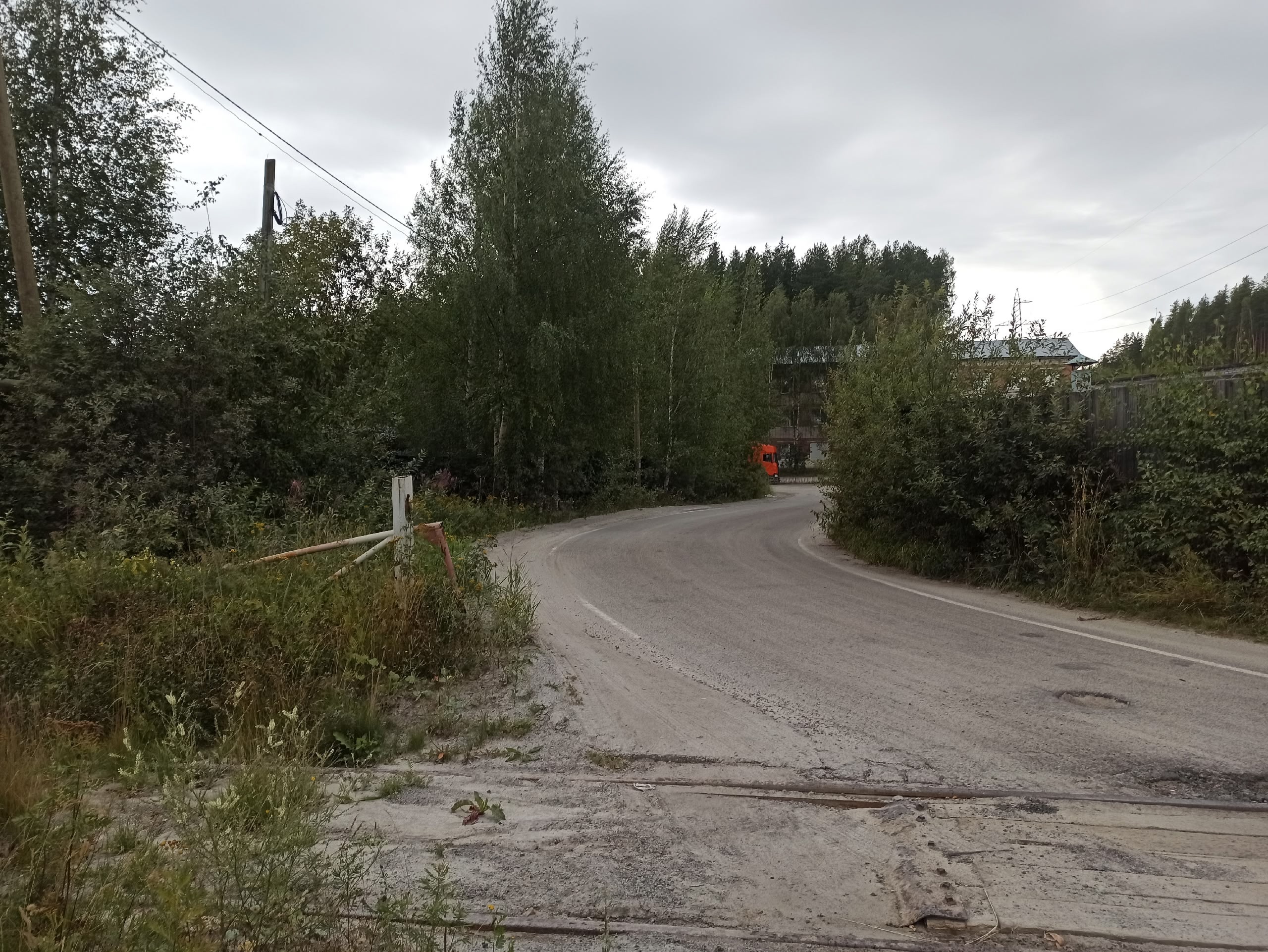 В Медвежьегорске попросили установить зеркала на опасных поворотах у щебзавода