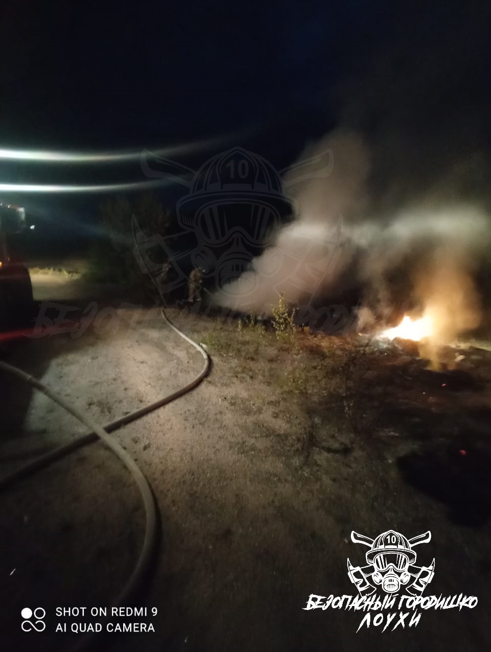 Мусор загорелся в полутора километрах от поселка Карелии