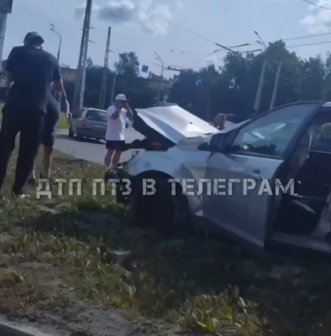 Авто лежит на крыше: жесткая авария в Петрозаводске