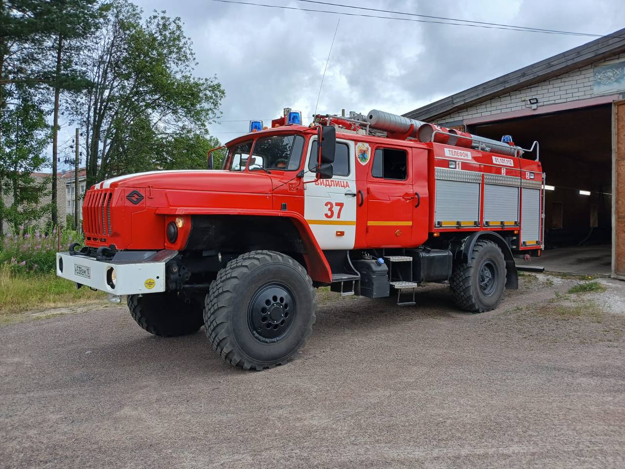 Олонецкие пожарные не дали огню уничтожить поселок на юге Карелии