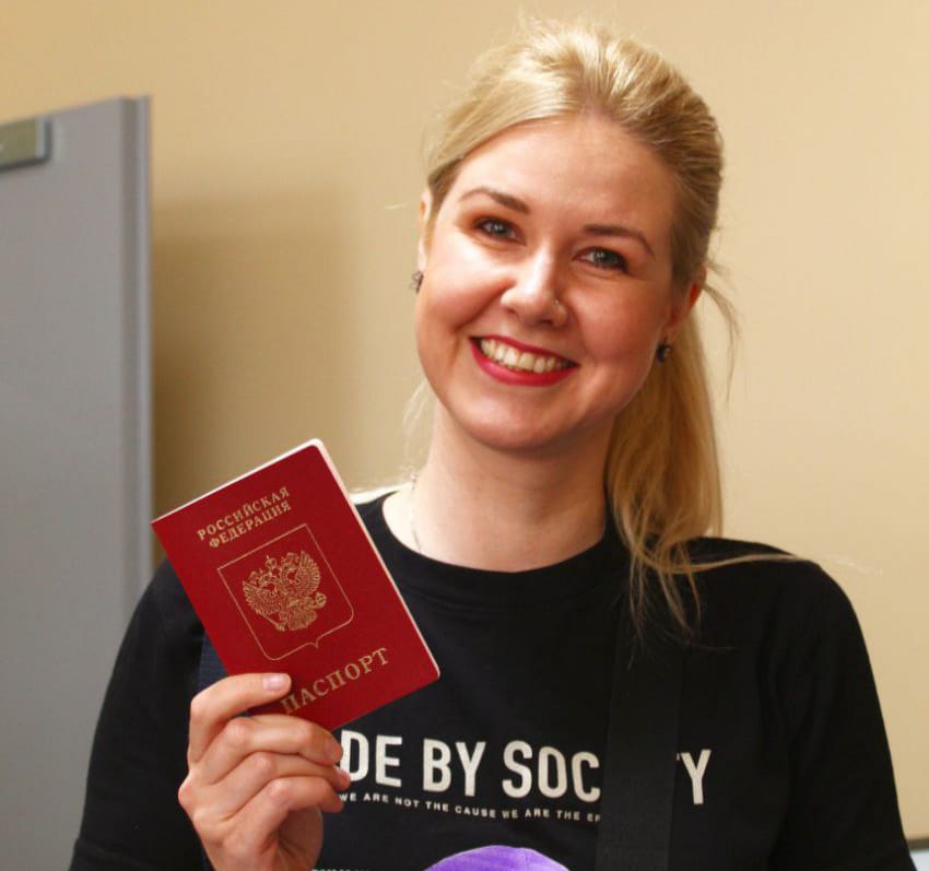 Сотрудники миграционной службы Карелии помогли многодетной матери получить новый паспорт для дочери