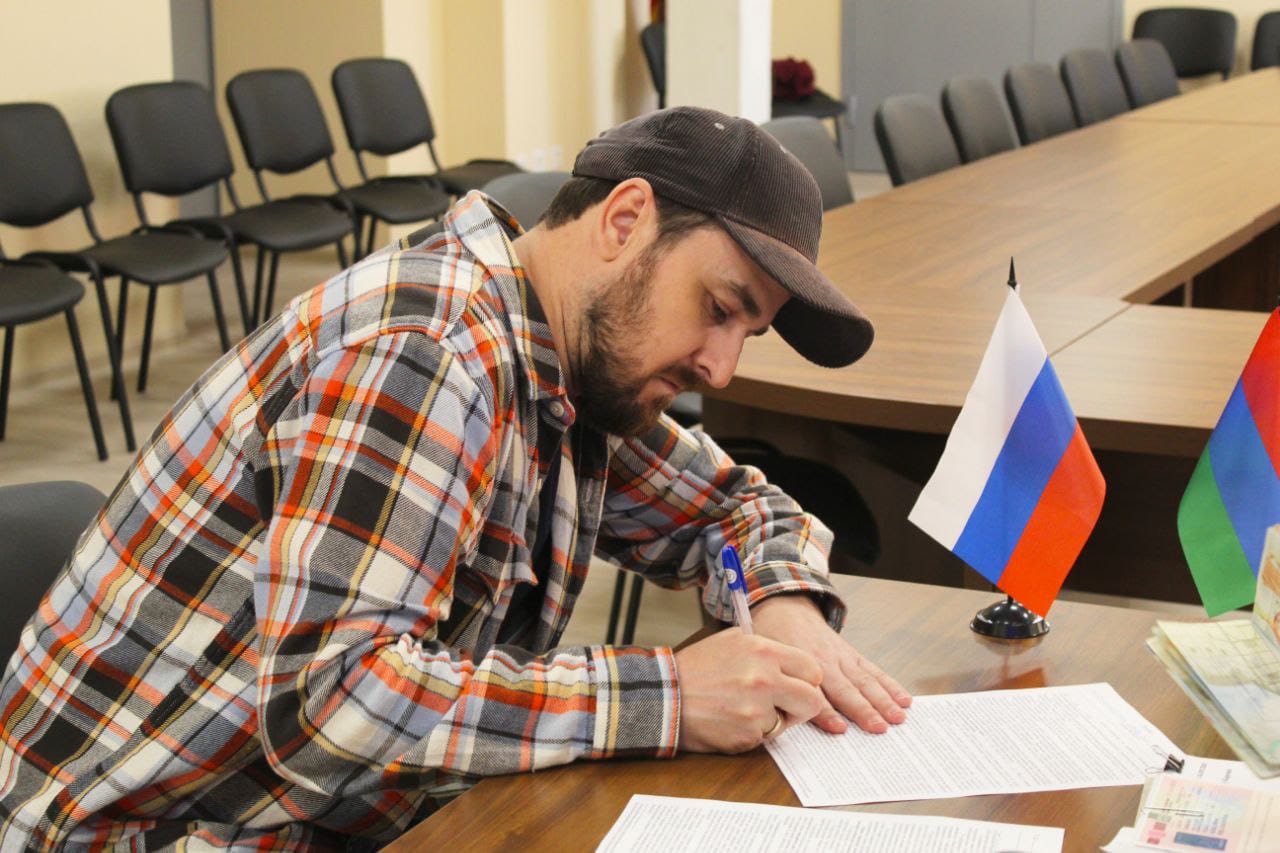 Гражданин Великобритании получил в Карелии разрешение на временное проживание  в России