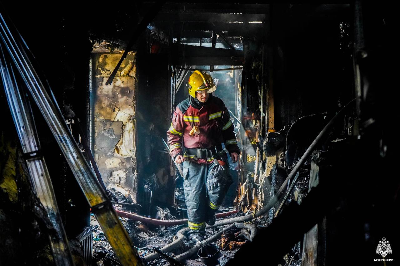 Гордимся каждым, запомните эти сырые боёвки и уставшие лица: пожар в Сайнаволоке потушен
