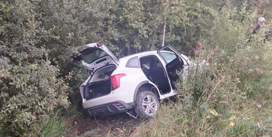 На севере Карелии автомобиль оказался в кювете, есть пострадавшие