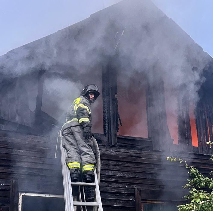 В Сортавале полыхал дом