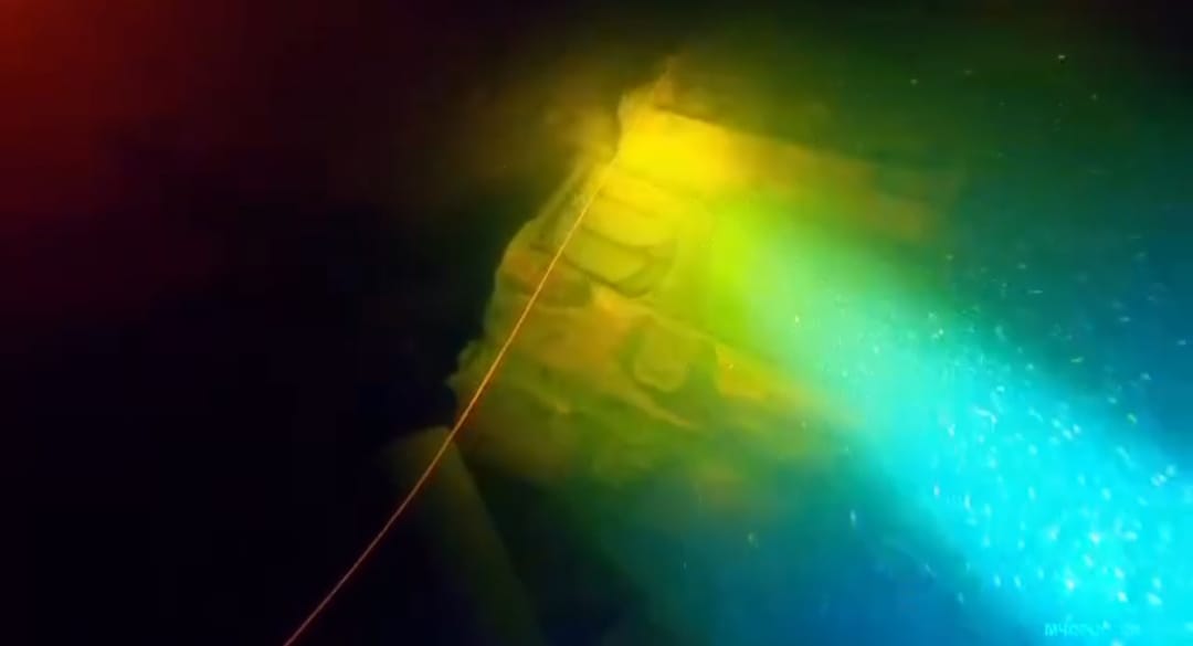 Спасатели со дна Ладожского озера достали более 3,5 тонны боеприпасов