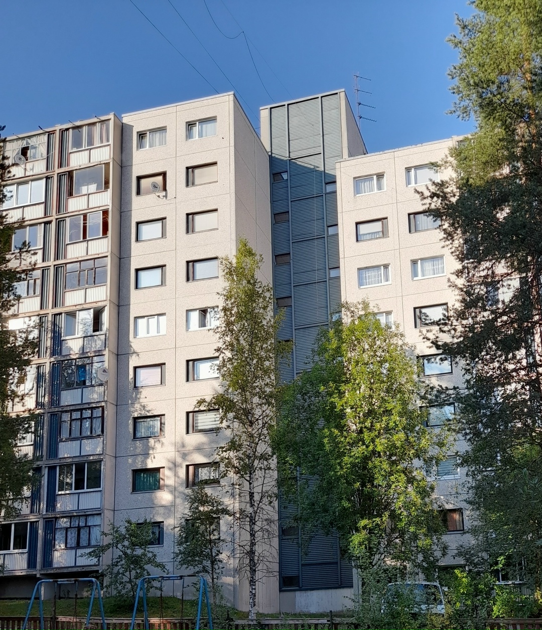 Жителя Олонецкого района выселили через суд из муниципальной квартиры за неуплату коммуналки