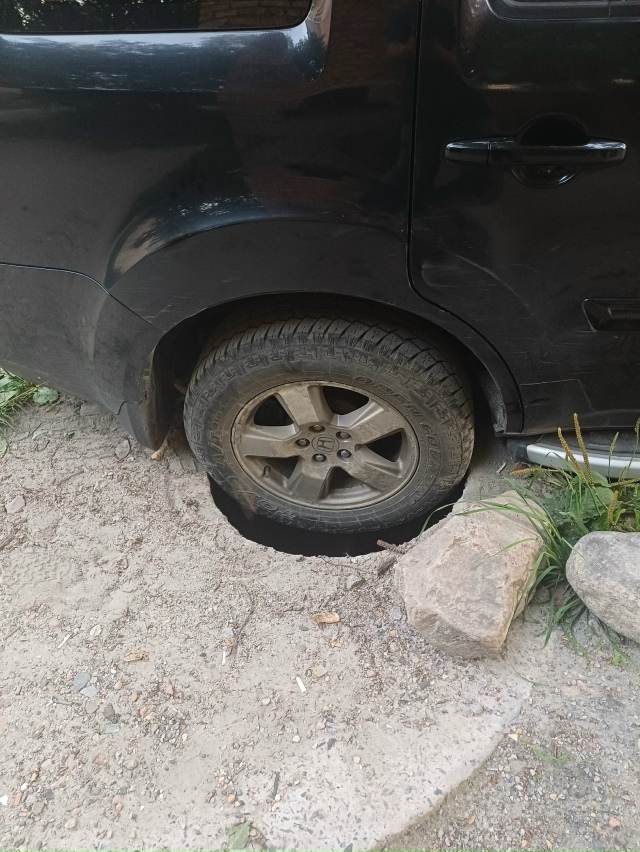 «Офигенно сработали»: «Хонду» из Хабаровска вытаскивали в Сегеже всем миром