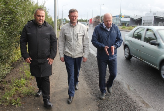 Павел Петров проверил качество ремонта дорог на Шуйском шоссе и Первомайском проспекте