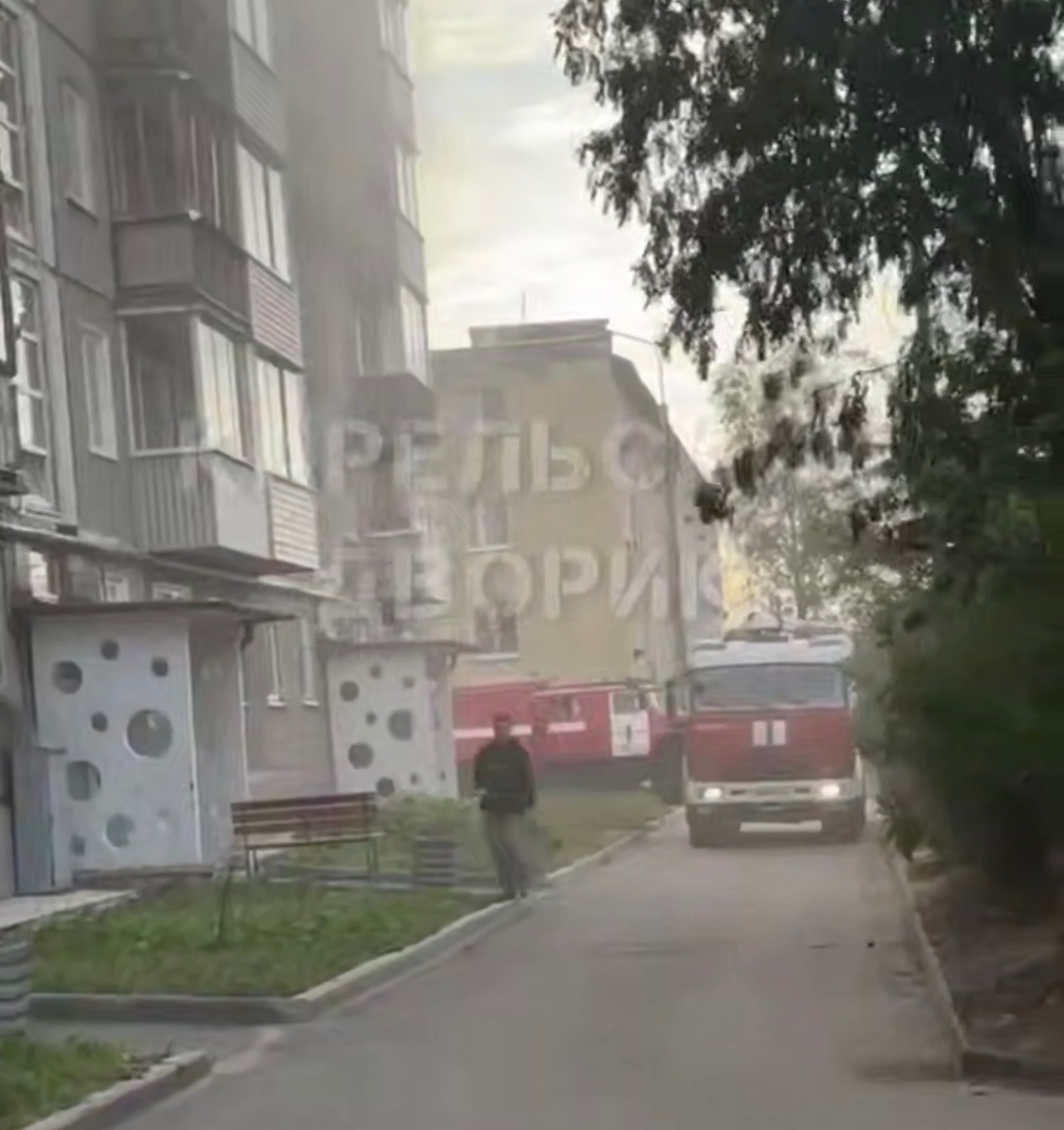 «Полыхает пожар в жилом доме»: на Голиковку примчались пожарные машины