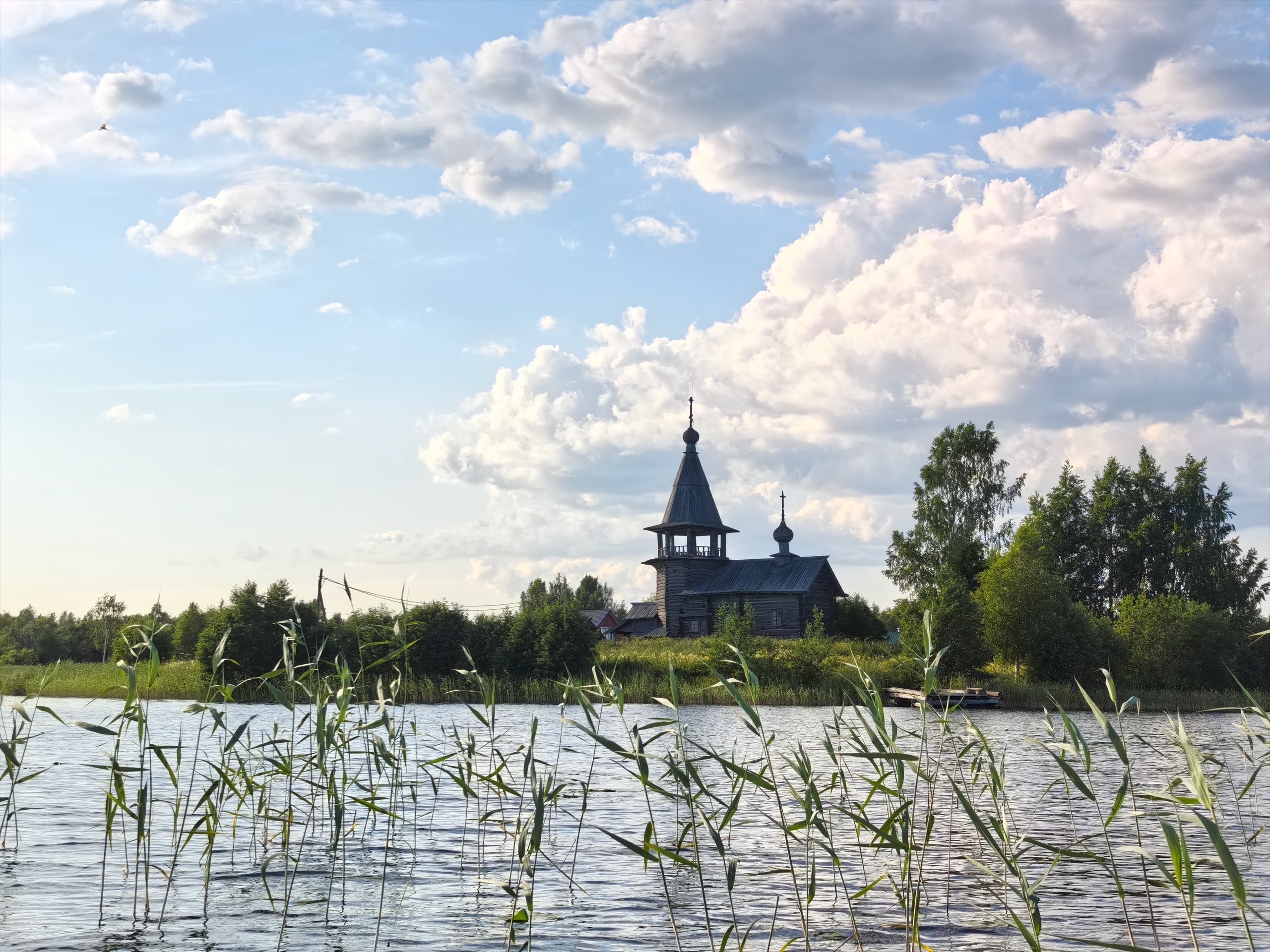 Сотрудник музея добрался на сапе до карельской часовни