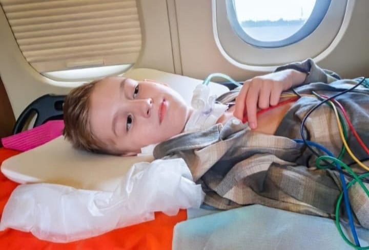 Севу из Петрозаводска, которого укусил зараженный клещ, привезли на реабилитацию в Москву