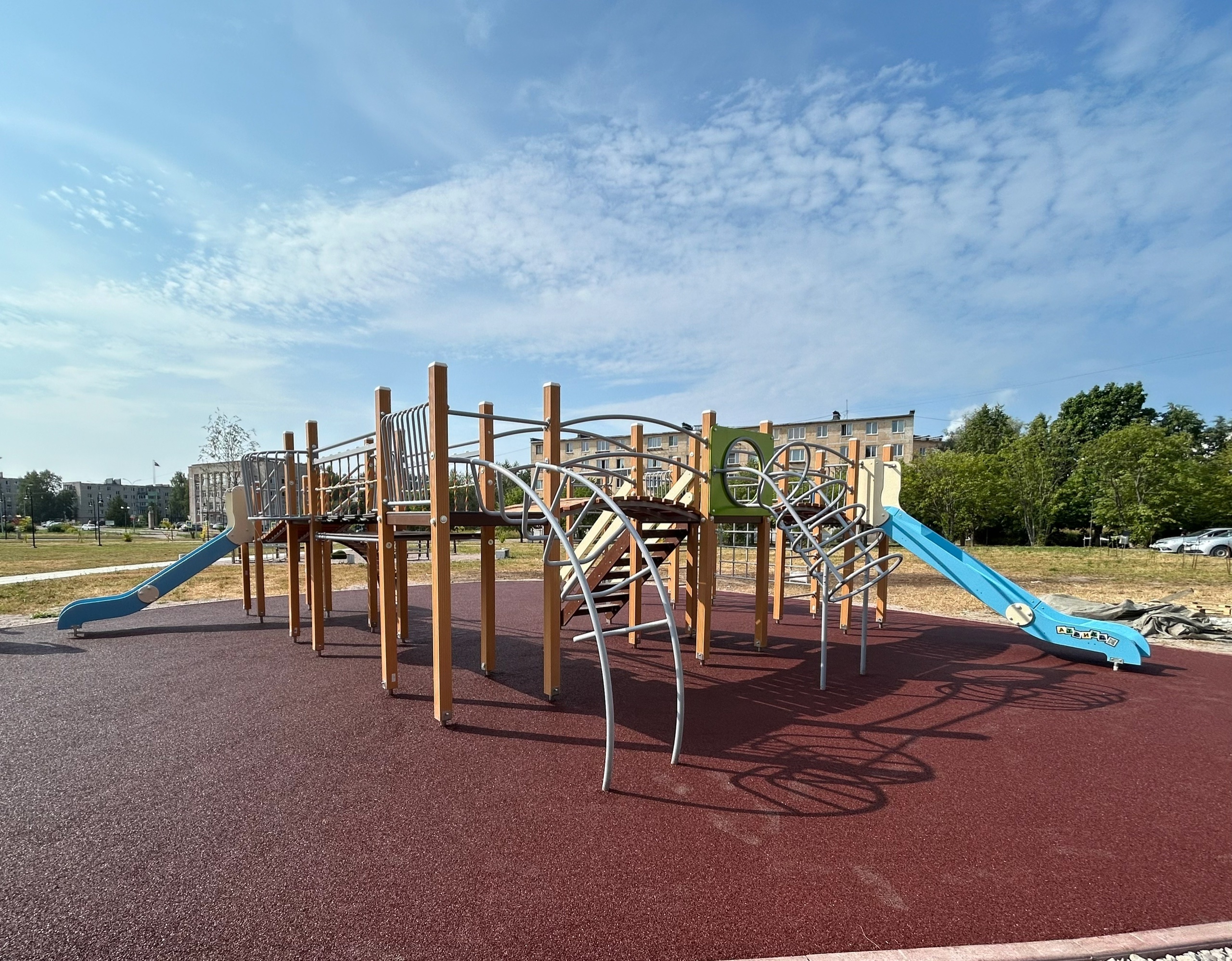 Власти Питкяранты попросили местных жителей дождаться официального открытия детской площадки