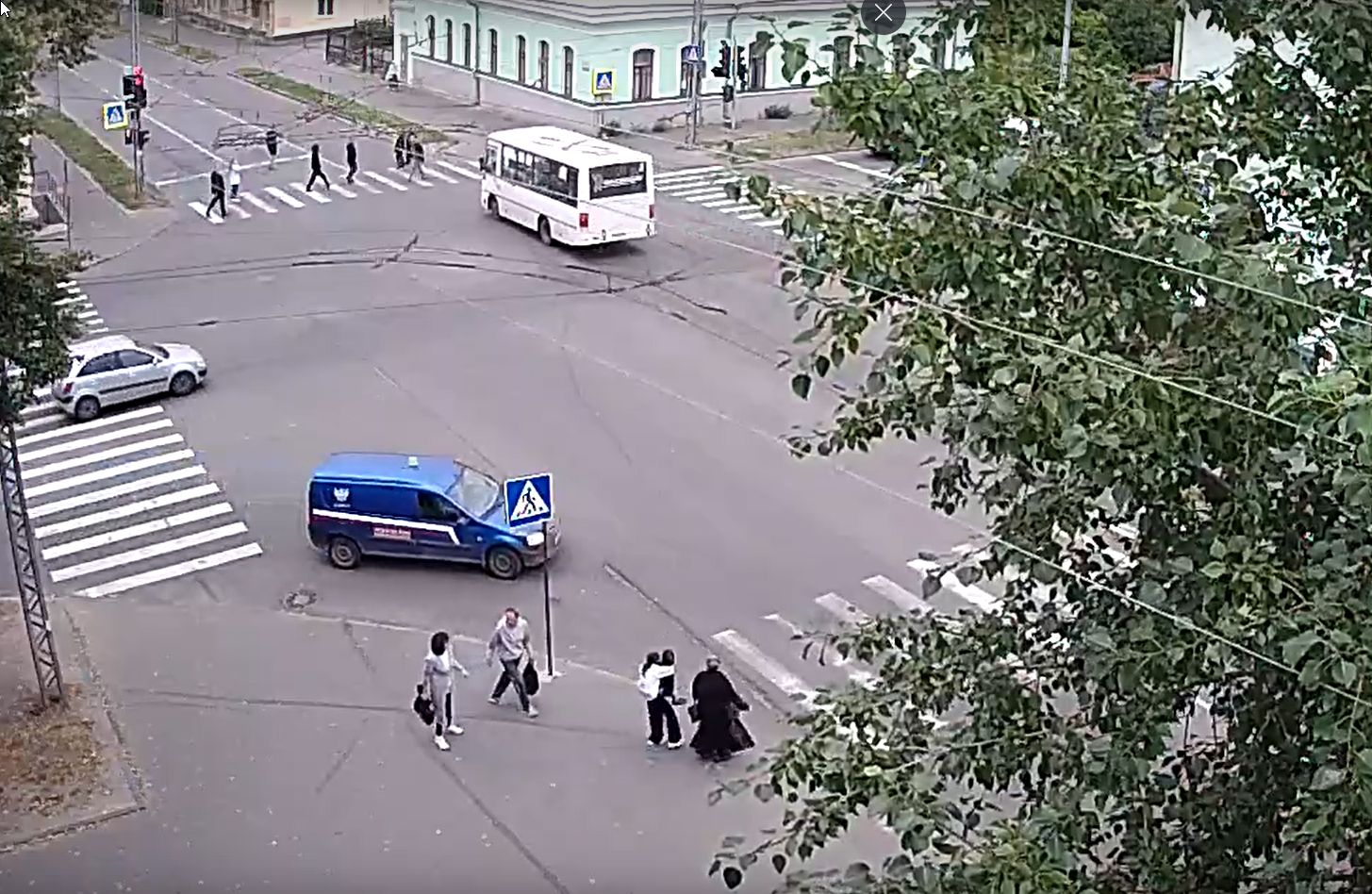 Маршрутка летела прямо на пешеходов в центре Петрозаводска