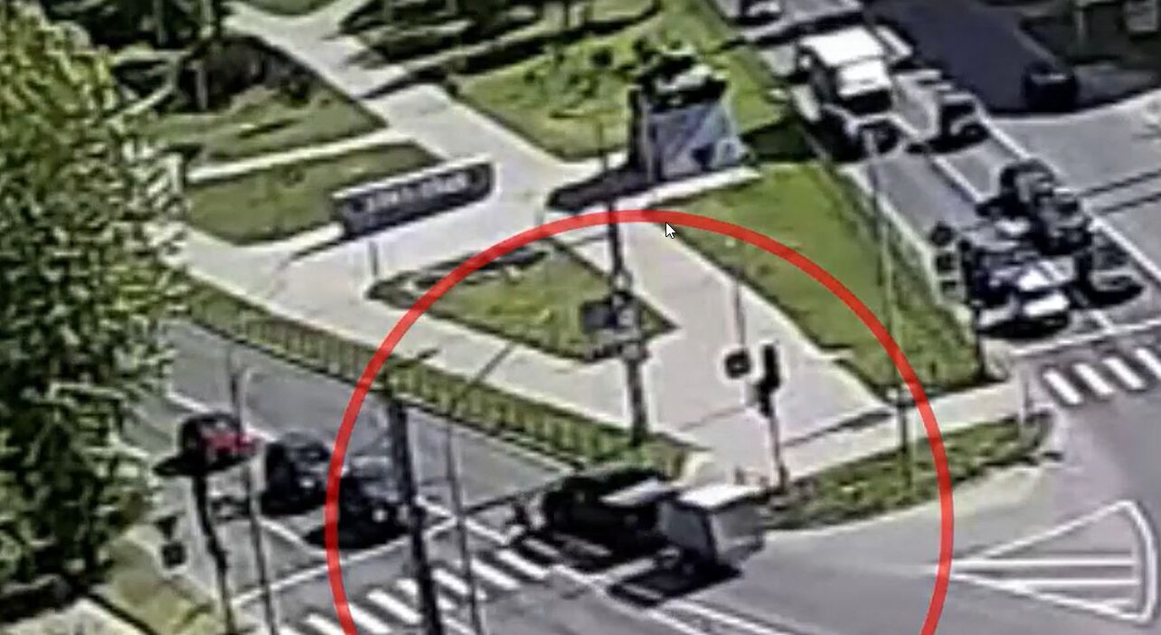 Двое подростков пострадали у танка в Петрозаводске: появились подробности ДТП с пикапом, который снес пешеходов